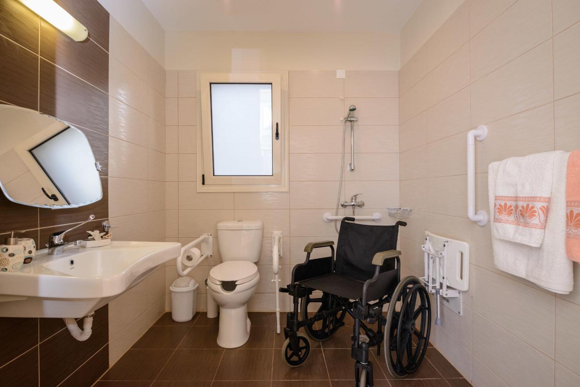 Aksos Suites Accessible Accommodation Agia  Chambre photo